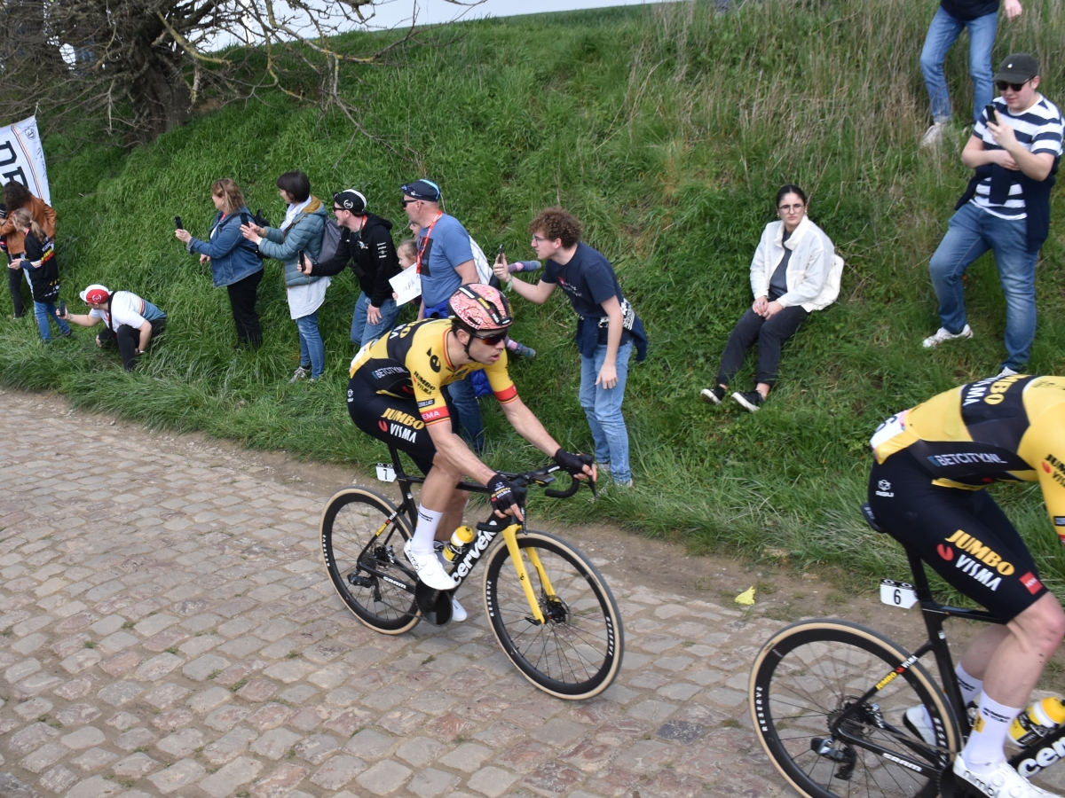 Victime de plusieurs fractures, Wout Van Aert grand absent de Paris- Roubaix ce week-end